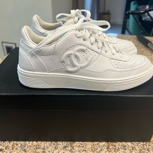 Chanel sneakers 37